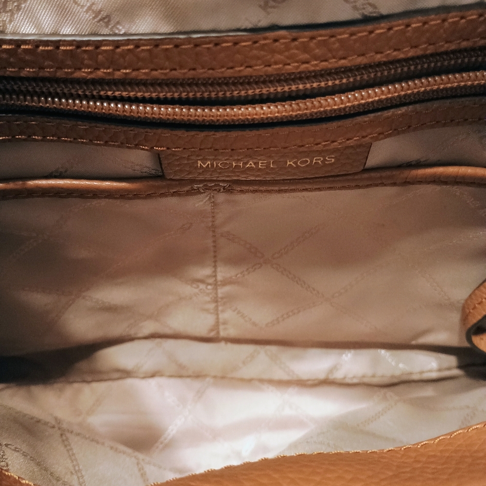 Michael Kors Carrie Large Shoulder Tote - Picture 8 of 10
